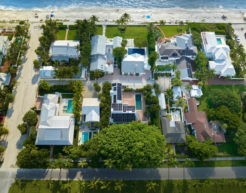 Aerial view of San Diego homes with several properties featuring solar panels on rooftops, illustrating Title 24 compliance and solar panel requirements for California residences. Emphasizes the integration of solar energy solutions to meet state energy efficiency standards, particularly for ADUs and new constructions.