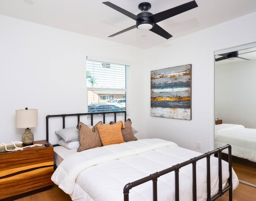 Best 2-3 Bedroom Designs - wide-angle view of ADU with ample seating and kitchen bar