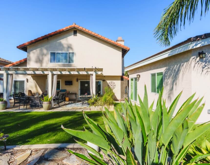 Designing Your Vaulted ADU Aesthetic and Functional Considerations – vaulted ceiling ADU living space optimized for light and openness